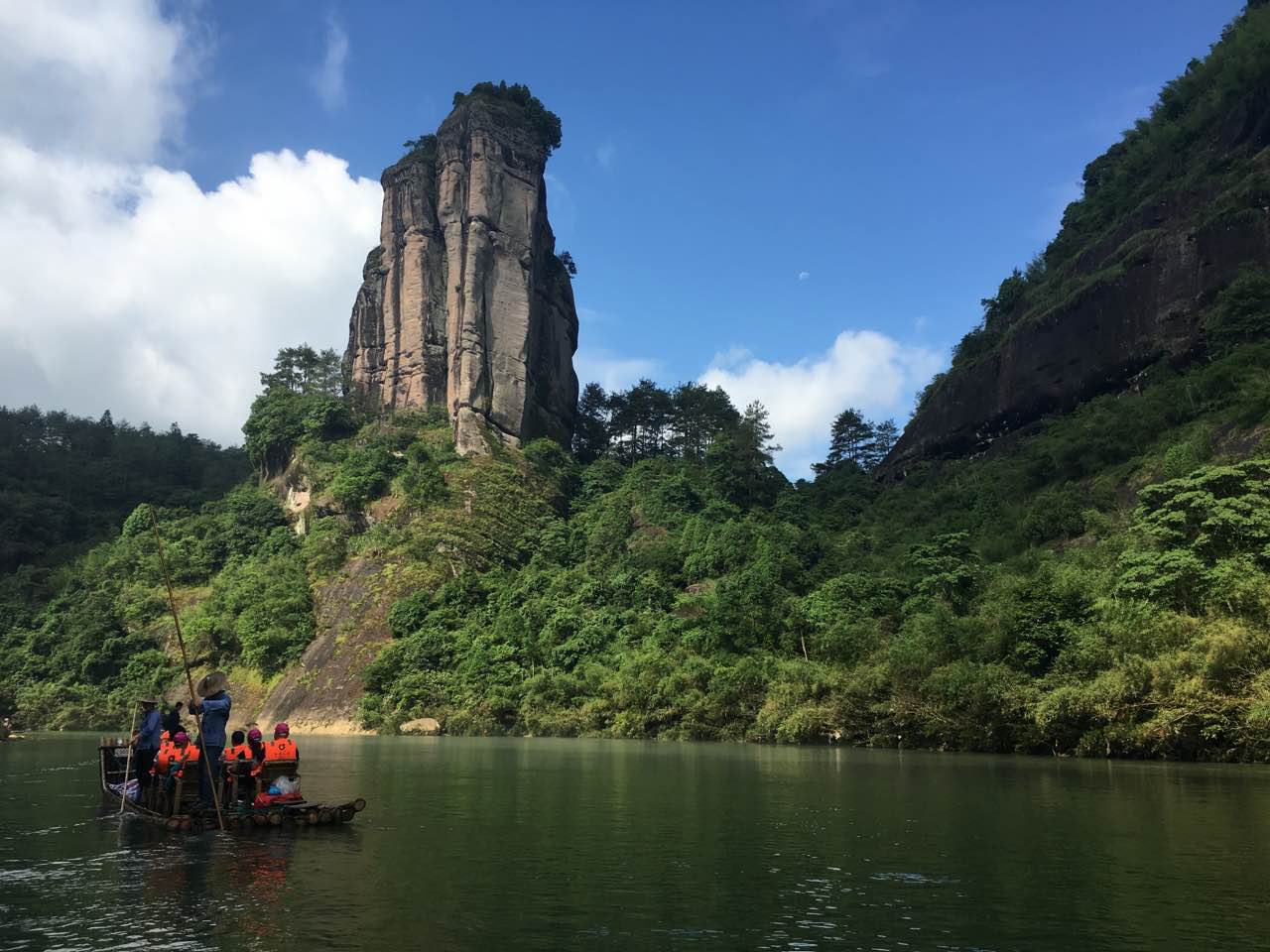 公（gōng）司員工及部分家屬魅力武（wǔ）夷山三日遊